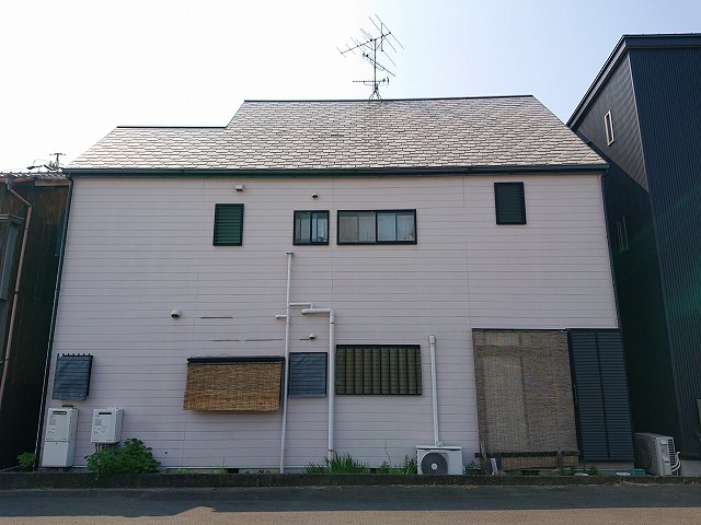 大垣市で屋根材が落下、製造が終了している厚型スレートで屋根カバー工事による補修を提案